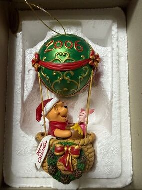 Winnie the Pooh 2006 Holiday Hot Air Balloon Ornament-Danbury Mint Collection